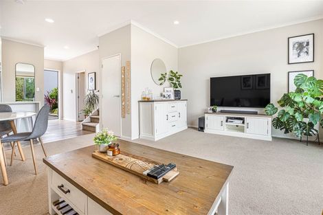 Photo of property in 9s Clearwater Cove, West Harbour, Auckland, 0618