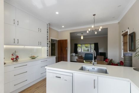 Photo of property in 132 Miromiro Road, Normandale, Lower Hutt, 5010