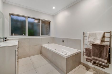 Photo of property in 23 Manhattan Rise, Orewa, 0931