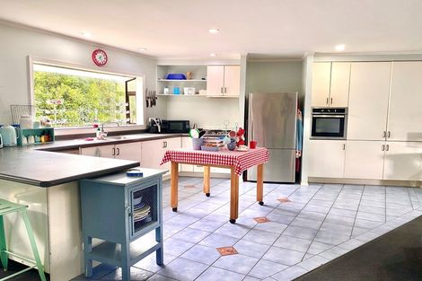 Photo of property in 473 Glenfield Road, Glenfield, Auckland, 0629