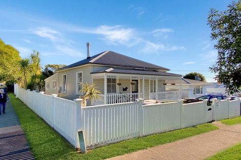 Photo of property in 209 Victoria Road, Devonport, Auckland, 0624
