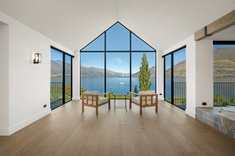 Photo of property in 66 Cedar Drive, Kelvin Heights, Queenstown, 9300