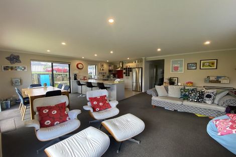 Photo of property in 16 Maylee Crescent, Gulf Harbour, Whangaparaoa, 0930