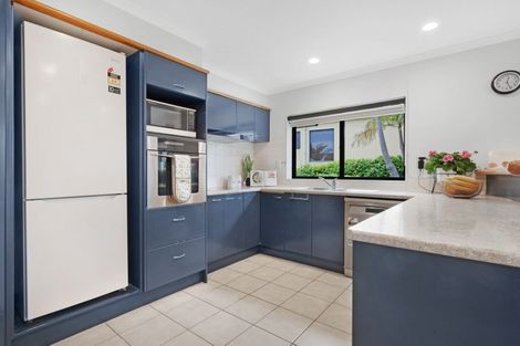 Photo of property in 9 Canonbie Place, East Tamaki Heights, Auckland, 2016