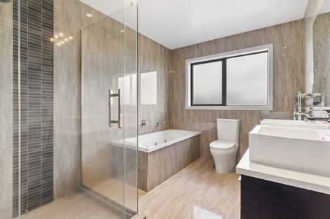 Photo of property in 101 Medallion Drive, Oteha, Auckland, 0632