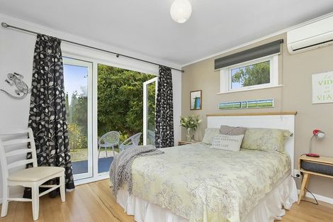 Photo of property in 15 Enderby Drive, Te Atatu Peninsula, Auckland, 0610