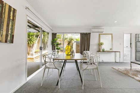 Photo of property in 2/14 Celina Place, Browns Bay, Auckland, 0630