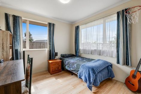 Photo of property in 17 Aitkenhead Court, Parakai, 0830