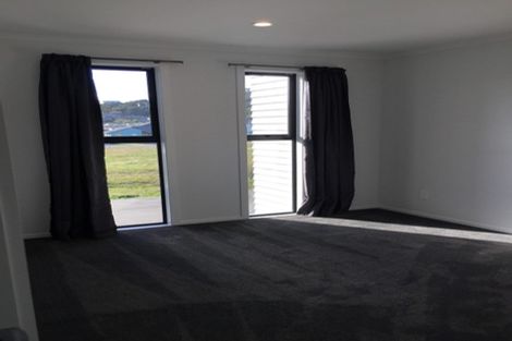Photo of property in 5a Breakwater Way, Whitby, Porirua, 5024