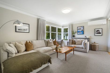 Photo of property in 27 Lynden Avenue, Hillcrest, Auckland, 0627