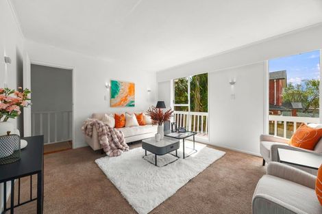 Photo of property in 13 Booralee Avenue, Botany Downs, Auckland, 2010