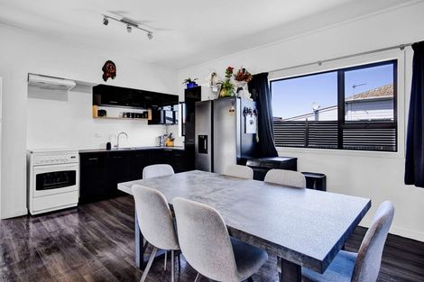 Photo of property in 48 Camberwell Road, Hawera, 4610