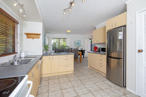 Photo of property in 1/133 Botany Road, Botany Downs, Auckland, 2010