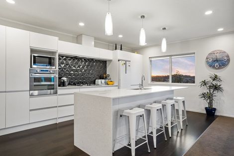 Photo of property in 4 Melandra Road, Stanmore Bay, Whangaparaoa, 0932