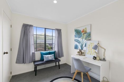 Photo of property in 5 Furlong Crescent, Churton Park, Wellington, 6037