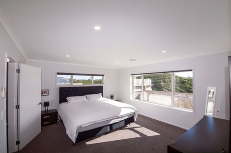 Photo of property in 6 Belize Grove, Grenada Village, Wellington, 6037