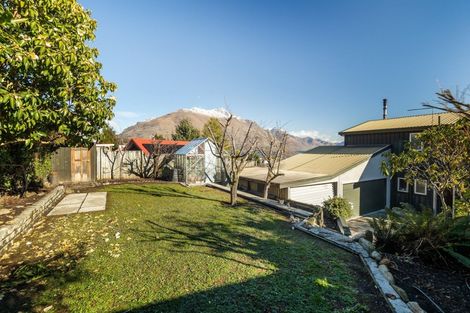 Photo of property in 4 Cedar Drive, Kelvin Heights, Queenstown, 9300