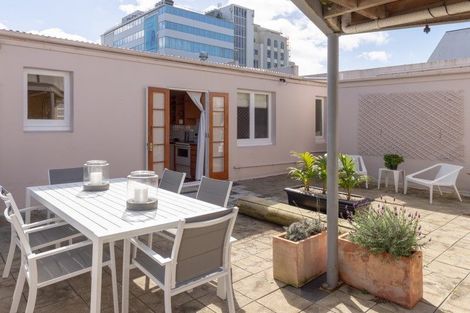 Photo of property in 1 Edge Hill, Mount Victoria, Wellington, 6011