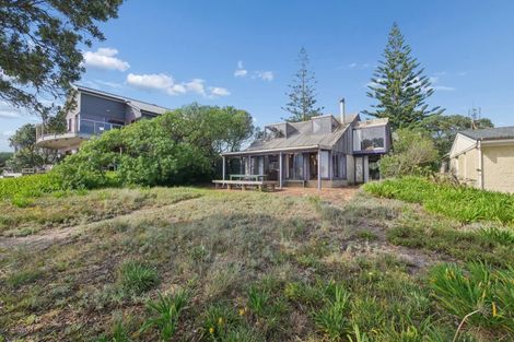 Photo of property in 135 Karewa Parade, Papamoa Beach, Papamoa, 3118