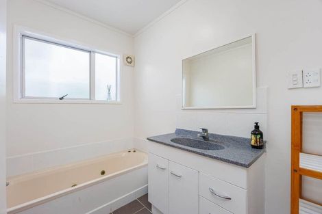 Photo of property in 24 Squirrel Lane, Browns Bay, Auckland, 0630