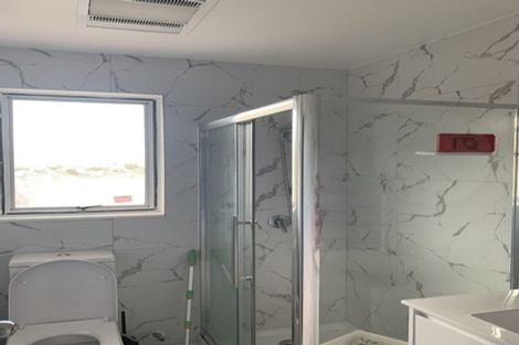 Photo of property in 90 Lantana Road, Green Bay, Auckland, 0604