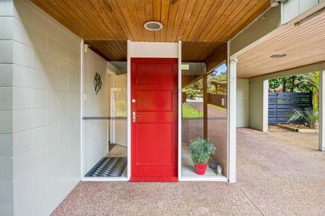 Photo of property in 7 Waima Crescent, Titirangi, Auckland, 0604
