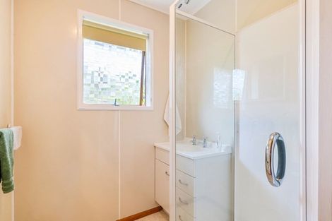 Photo of property in 20 Rewarewa Crescent, Waikanae, 5036