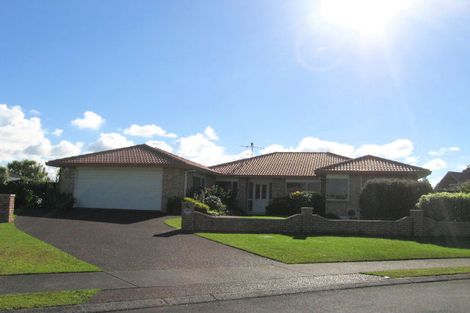 Photo of property in 8 Settlers Grove, Orewa, 0931