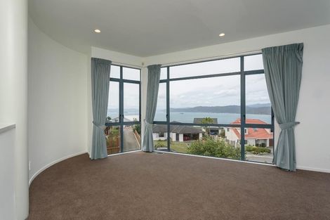 Photo of property in 12 Signallers Grove, Strathmore Park, Wellington, 6022