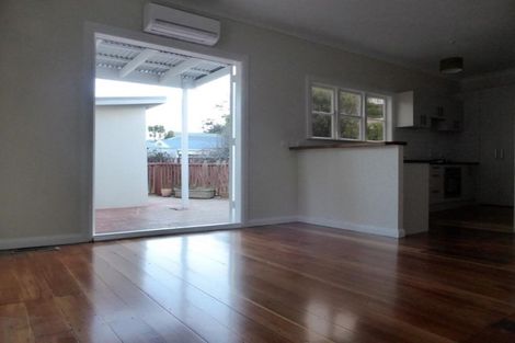 Photo of property in 9 Medway Street, Island Bay, Wellington, 6023