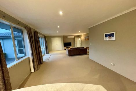 Photo of property in 10 Gibbston Close, Huntington, Hamilton, 3210