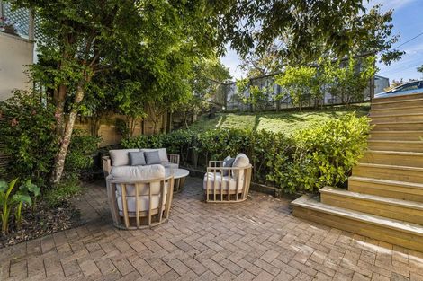 Photo of property in 2/1 Valley Road, Northcote, Auckland, 0626