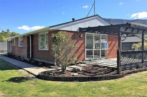 Photo of property in 1b Canterbury Street, Picton, 7220