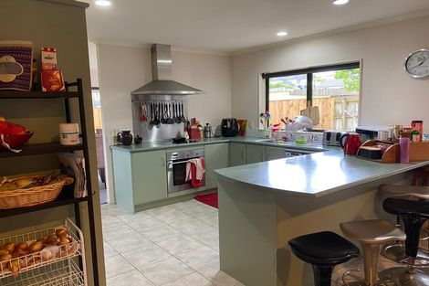 Photo of property in 18 Glen Bay Close, Pinehill, Auckland, 0632