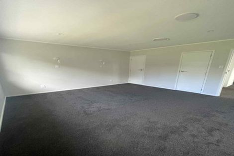 Photo of property in 5 Forsythe Place, Massey, Auckland, 0614