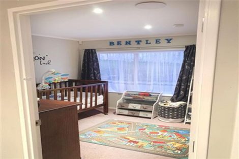 Photo of property in 3 Bernina Place, Weymouth, Auckland, 2103