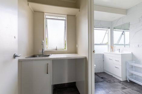 Photo of property in 115 Athena Drive, Totara Vale, Auckland, 0629