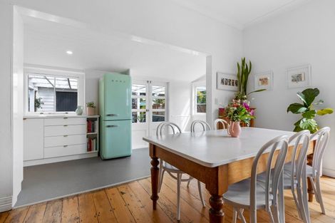 Photo of property in 54 Belt Road, New Plymouth, 4310