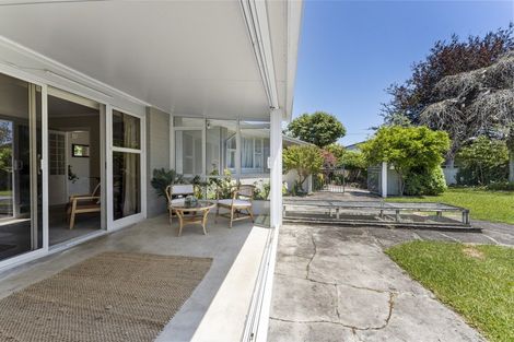 Photo of property in 335f Devon Street West, New Plymouth, 4310
