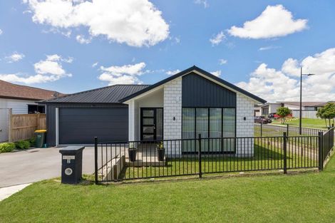 Photo of property in 2 Poutawa Lane, Clarks Beach, 2122