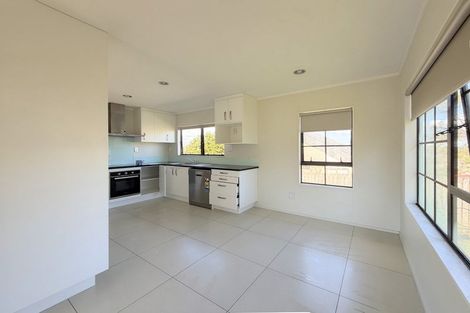 Photo of property in 25 Jay Court, Botany Downs, Auckland, 2010