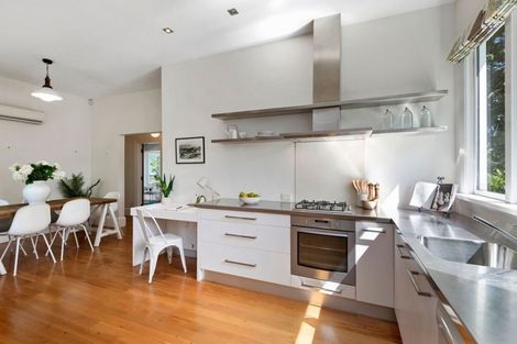 Photo of property in 96 Dyers Pass Road, Cashmere, Christchurch, 8022