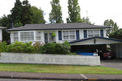 Photo of property in 5 Glenroy Place, Green Bay, Auckland, 0604