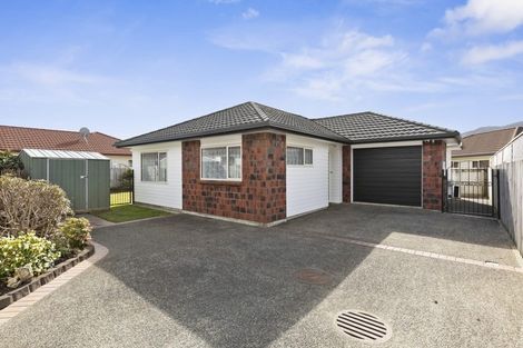 Photo of property in 35 Woodland Mews, Wainuiomata, Lower Hutt, 5014