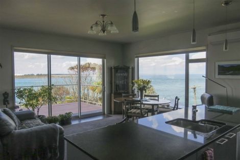 Photo of property in 86 Marine Parade, Bluff, 9814