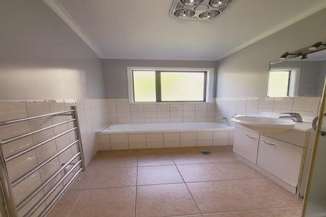 Photo of property in 153 Everglade Drive, Totara Heights, Auckland, 2105