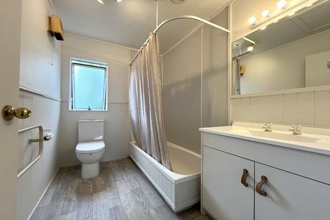 Photo of property in 237a Point Chevalier Road, Point Chevalier, Auckland, 1022