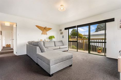 Photo of property in 1 Maywood Crescent, Glen Eden, Auckland, 0602