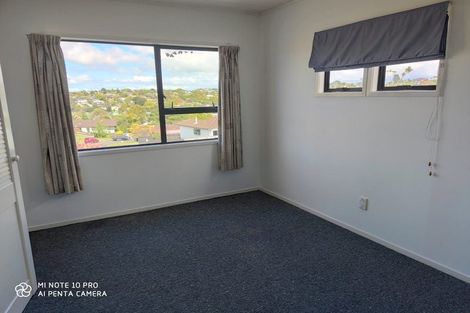 Photo of property in 23 Leiden Place, Totara Vale, Auckland, 0629