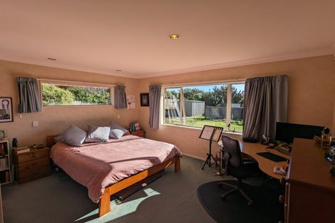 Photo of property in 10 Crown Hill, Paraparaumu, 5032